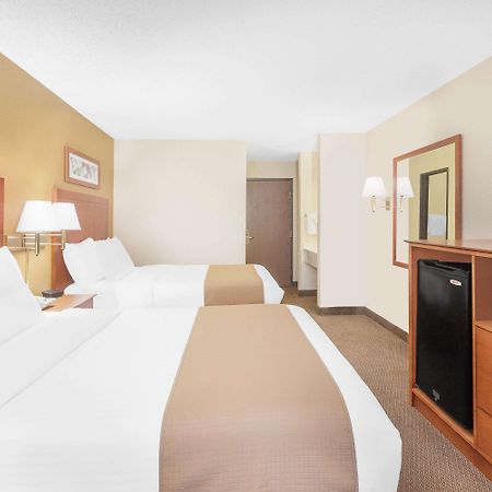 Baymont By Wyndham Port Huron Εξωτερικό φωτογραφία