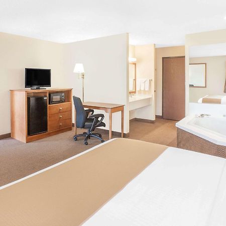 Baymont By Wyndham Port Huron Εξωτερικό φωτογραφία